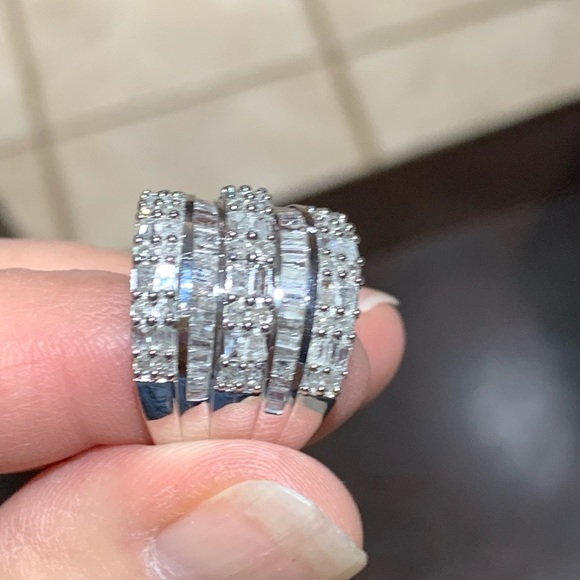 Joy Handly - Poshmark Profile Picture of Joy Handly (@joystreasures22) on Poshmark