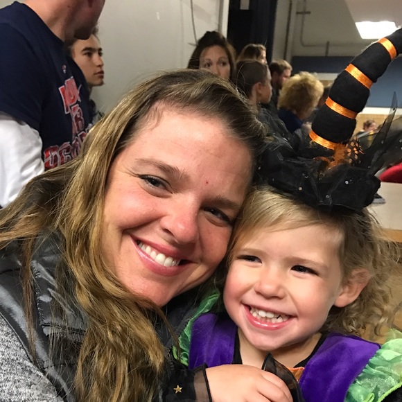 Karin Hostelleyp - Poshmark Profile Picture of Karin Hostelleyp (@karinhostelley) on Poshmark