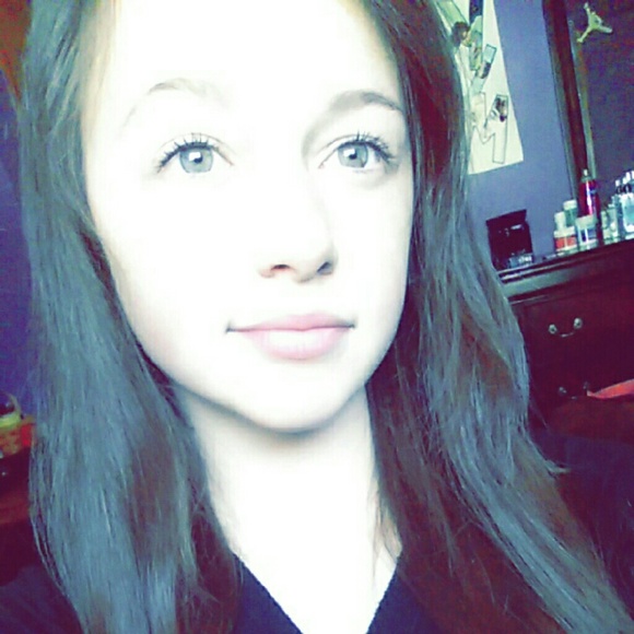 Profile Picture of Bailey Jackson (@baileynicoleeee) on Poshmark