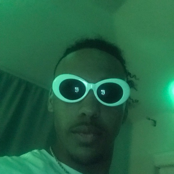 Profile Picture of Darren Roberson (@swagg_boiiiiiii) on Poshmark