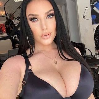 Profile Picture of ella brett (@ella.brett) on Instagram