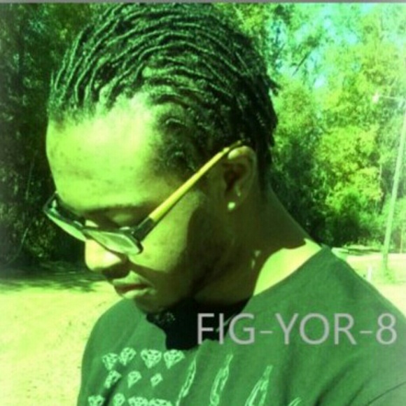 Profile Picture of Alexander Miller (@figyor8) on Poshmark