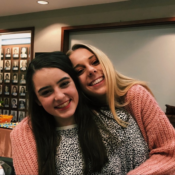 Profile Picture of Molly Hathorne (@mollyhat21) on Poshmark