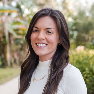 Christine Alyse - Instagram Profile Picture of Christine Alyse (@christinealyse) on Instagram