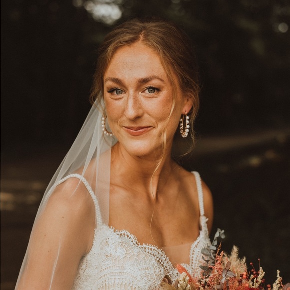 Profile Picture of Cassandra Peters (@cassandrakozma) on Poshmark
