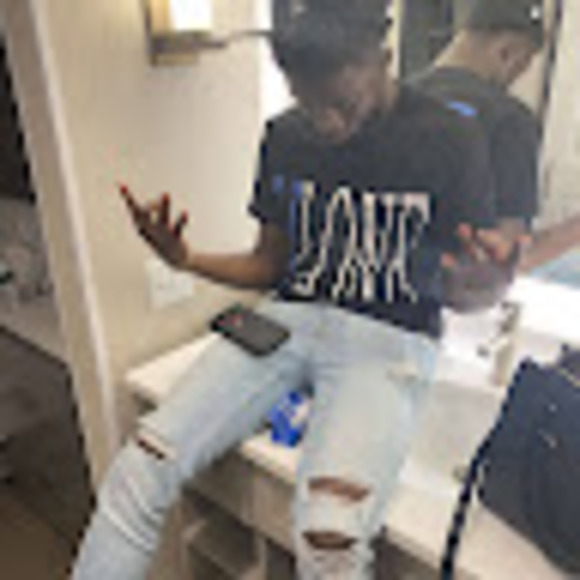 Profile Picture of David Tommy (@davidtommy223) on Poshmark
