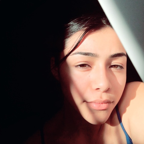 Profile Picture of Raylene Gonzales (@raylenetesfaye1) on Poshmark