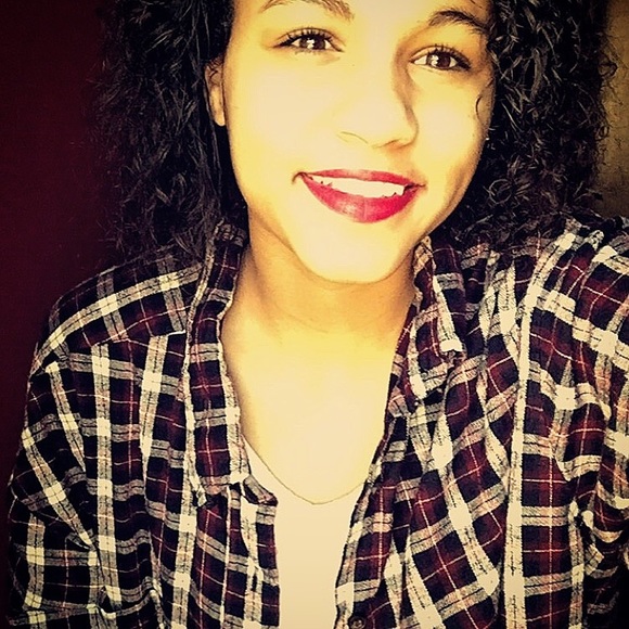 Profile Picture of Ana Llanusa (@anallanusa) on Poshmark