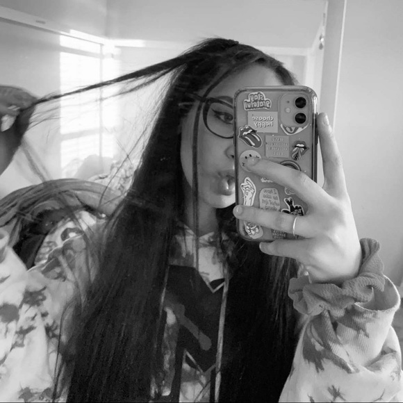 Profile Picture of Hiliarys C (@its_hiliarys) on Poshmark