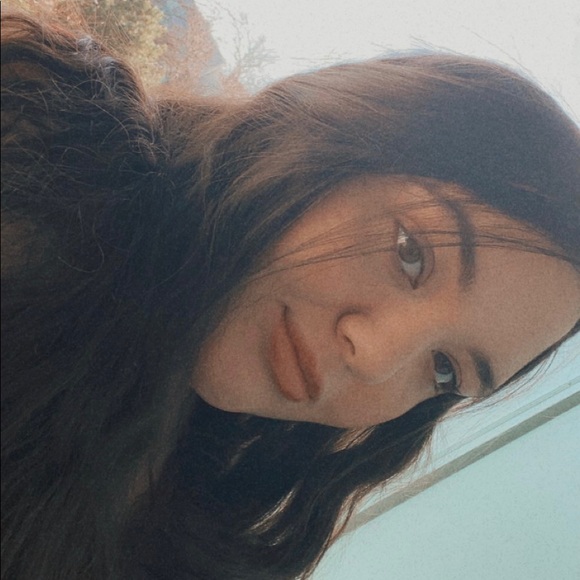 Profile Picture of Kaitlin Pfingsten (@kpfingsten) on Poshmark