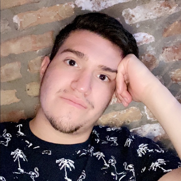 Profile Picture of Jonathan Barron (@casadelabarron) on Poshmark