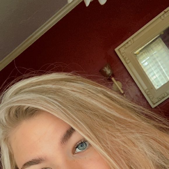 Profile Picture of Madison Mahkovic (@maddiemahkovic) on Poshmark