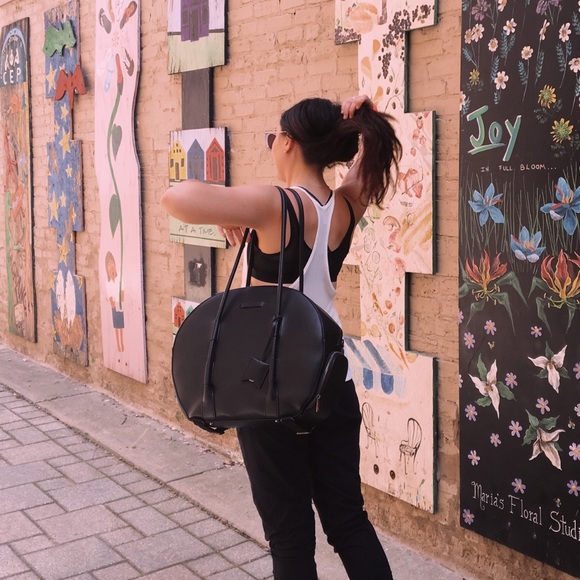 Hannah Bartman - Poshmark Profile Picture of Hannah Bartman (@hbartma2) on Poshmark