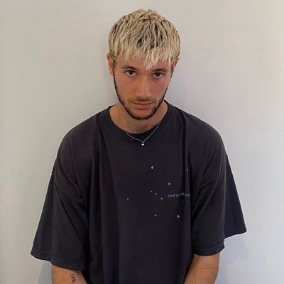Profile Picture of Jeremy Zucker Chile (´༎ຶོρ༎ຶོ`) (@JermZuckerChile) on Twitter