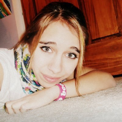 Profile Picture of JULIA STOLL (@JULZBIGGIE) on Twitter