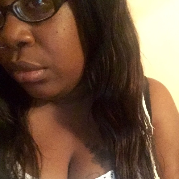 Profile Picture of Monica Willett (@monica_camilia) on Poshmark