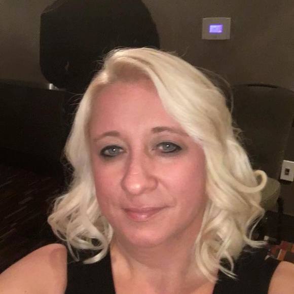 Profile Picture of Noel Brooks (@noelbrooks12) on Poshmark