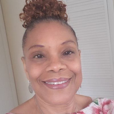 Profile Picture of Monique (@edghill1) on Twitter