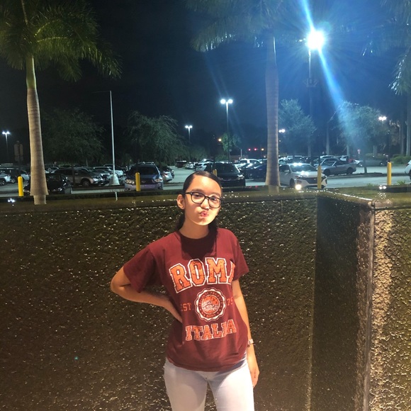 Profile Picture of Isolina D'amore (@isolinadamore) on Poshmark