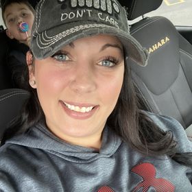 Profile Picture of Stephanie Cooper (@LuLaRoeWithTheCoopers) on Pinterest