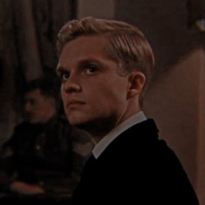 Profile Picture of 𝐎𝐋𝐈𝐕𝐄𝐑 𝐖𝐎𝐎𝐃 (@lightheo) on Twitter