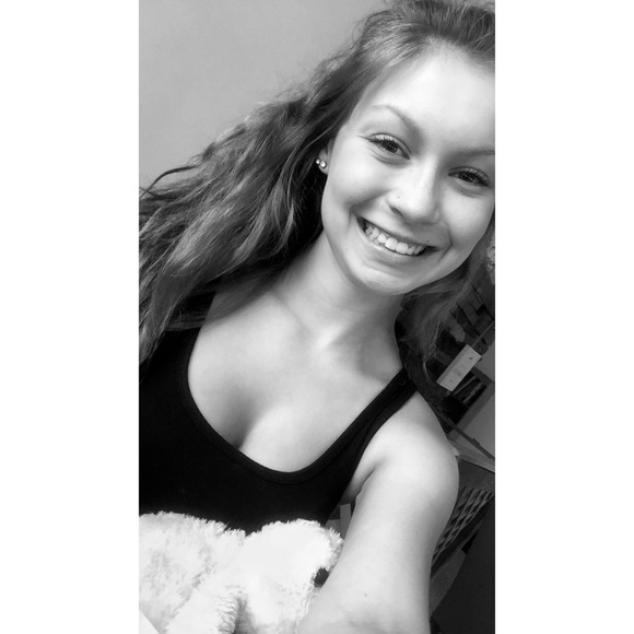 Casey Kenyon - Poshmark Profile Picture of Casey Kenyon (@ckenyon1999) on Poshmark