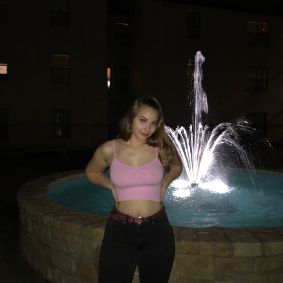 Profile Picture of Kaitlyn Hoffeld (@khoffeld) on Poshmark