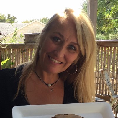 Profile Picture of lisa knapp (@lisalisaknapp) on Twitter