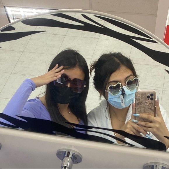 Profile Picture of Gaby Rivera (@gabyr099) on Poshmark