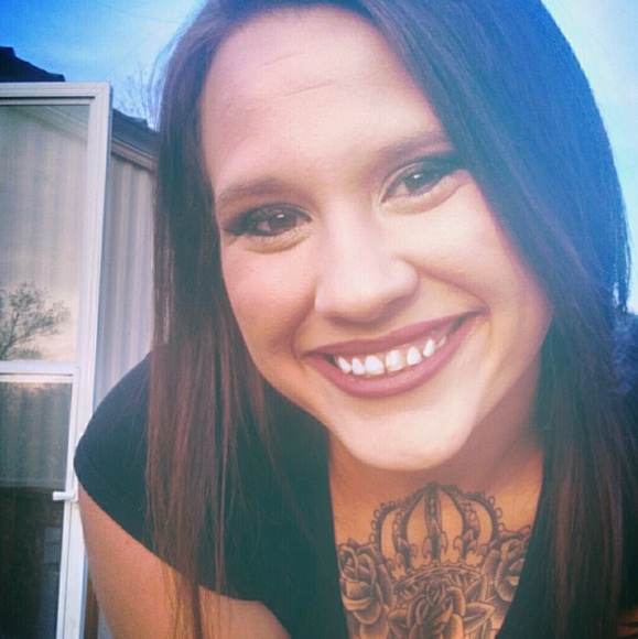 Profile Picture of Kelsea Lingefelt (@alingefelt) on Poshmark