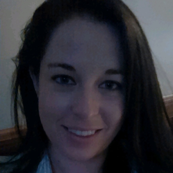 Profile Picture of Stephanie Reinert (@kdrsam4) on Poshmark