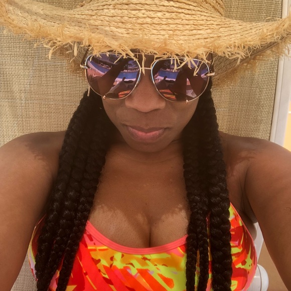 Profile Picture of Rhonda Foxy (@foxy5218) on Poshmark