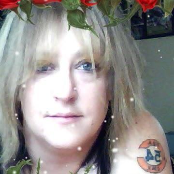 Profile Picture of Lisa Hoffmeister (@blackrose2673) on Twitter