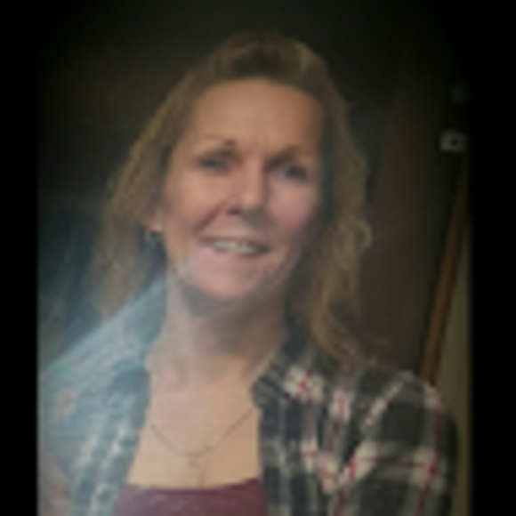 Profile Picture of Lynn Cooper (@lynnc62980) on Poshmark