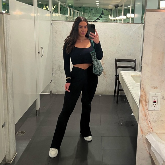 Profile Picture of Anush Kirakossian (@anushiik) on Poshmark