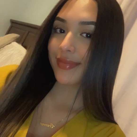 Profile Picture of Brianna Silva (@bri_anna852) on Poshmark