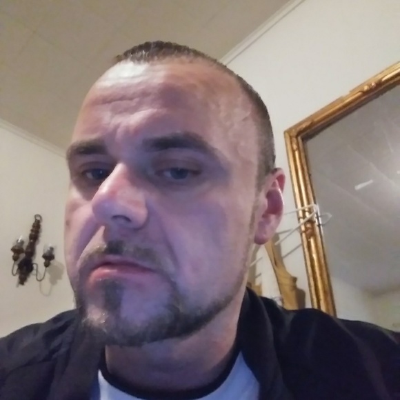 Robert Reichenberger - Poshmark Profile Picture of Robert Reichenberger (@rr1365) on Poshmark