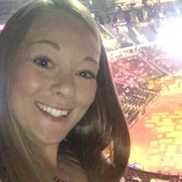 Profile Picture of Rebecca Parese (@acceber4) on Poshmark