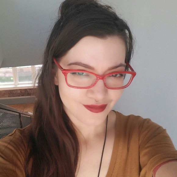 Profile Picture of Alysia Chavez (@shinywaffles) on Poshmark