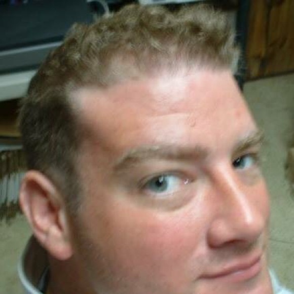 Profile Picture of Gordon Hambright (@gordoman) on Poshmark