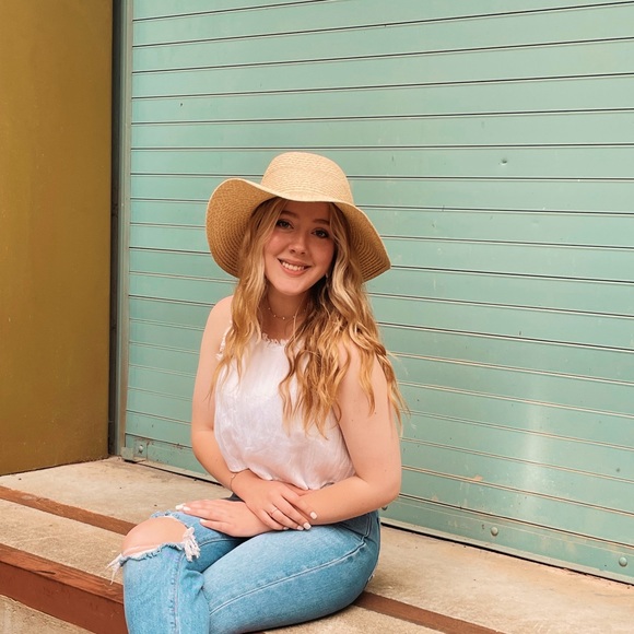 Profile Picture of Morgan Walriven (@walrivmr) on Poshmark