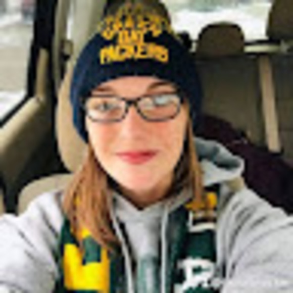 Profile Picture of Tamara Secker (@tamarasecker85) on Poshmark