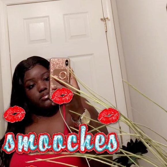 Profile Picture of Yàë Ÿãê (@ayaelahr) on Poshmark