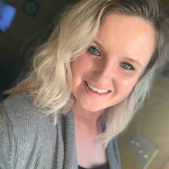 Amanda Gaffer - Poshmark Profile Picture of Amanda Gaffer (@amandagaffer) on Poshmark