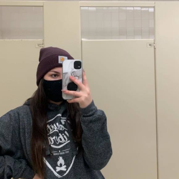 Profile Picture of Audrey Lanteigne (@alanteigne) on Poshmark