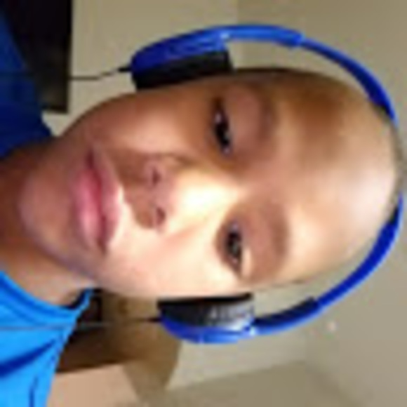 Profile Picture of Steven Lockett (@stevenlockett) on Poshmark
