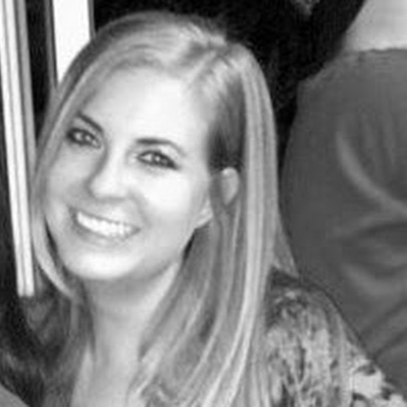 Profile Picture of Laura Cackette (@lcc1988) on Poshmark