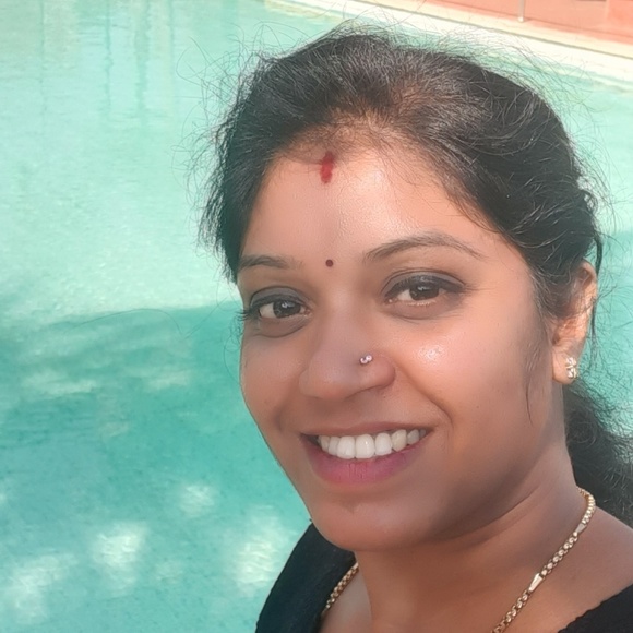 Profile Picture of Deepa Narayan (@deepanarayan) on Poshmark