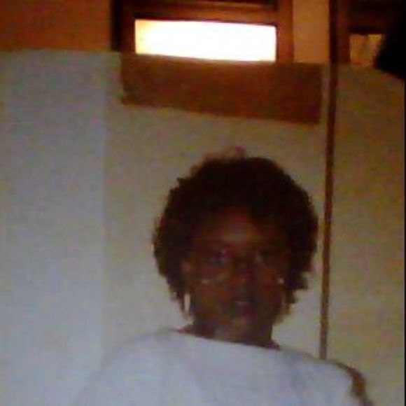 Profile Picture of Cynthia Harrall (@niecy303) on Poshmark