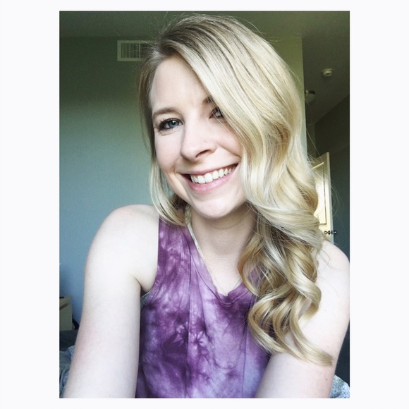 Profile Picture of Amber Allen (@ambera012) on Poshmark